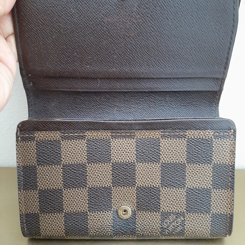 Authentic Louis Vuitton Used Medium Wallet. - image 8